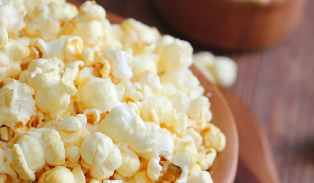 Popcorn in a bowl 